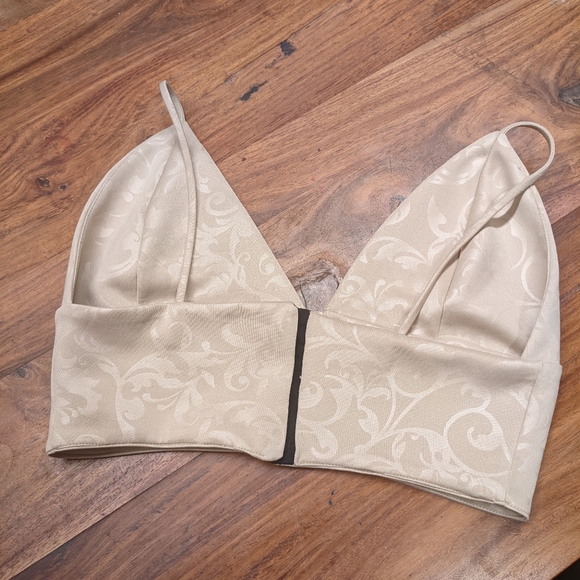 Gold and beige ornate crop top - Picture 4 of 6